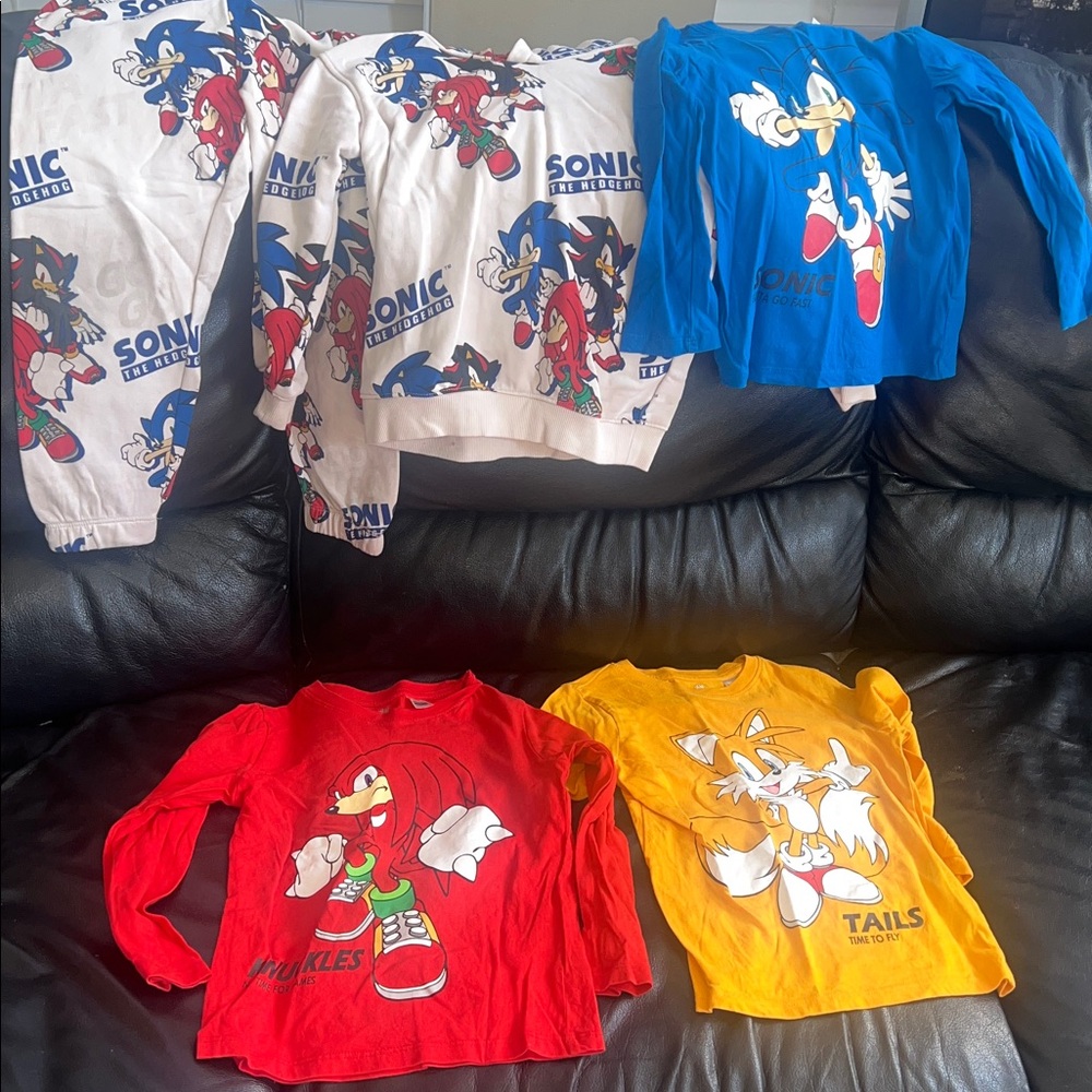 Sonic the Hedgehog Kids 2 piece hoodie and pants & all 3 shirts INCLUDED!